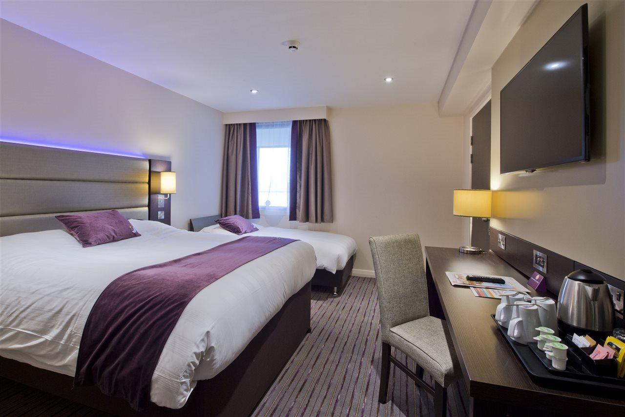 Premier Inn London Chiswick Bagian luar foto