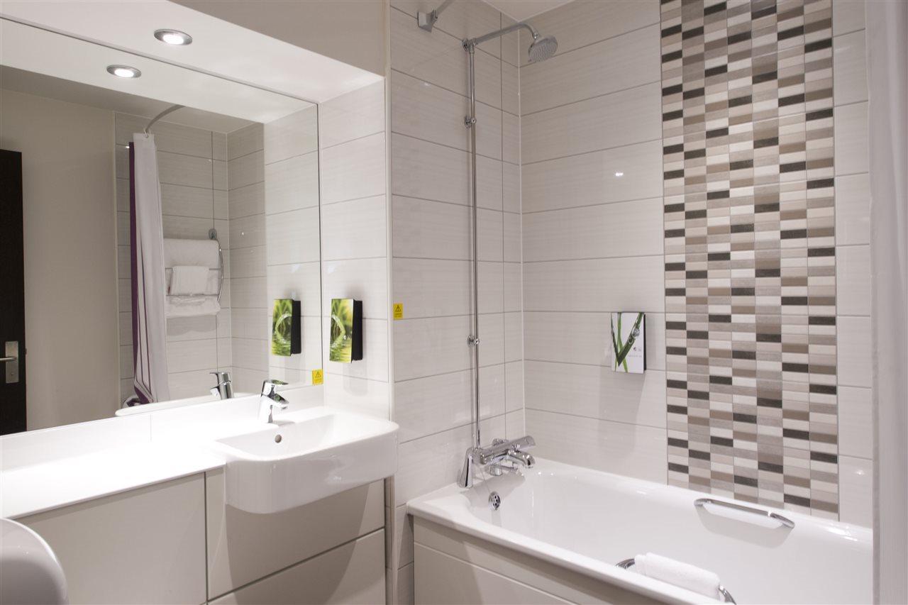 Premier Inn London Chiswick Bagian luar foto
